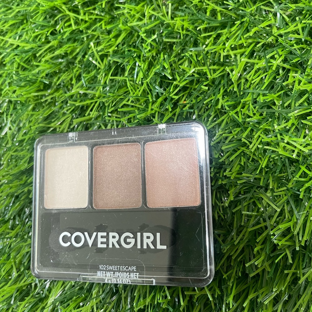 COVERGIRL Cream and Brown Eyeshadow Palette for Versatile Looks